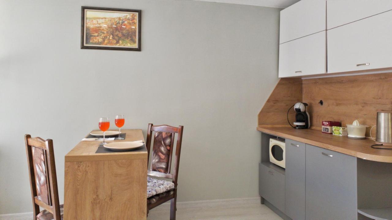 Cozy Studio Near The Park With Huge Verandah. Veliko Tŭrnovo Eksteriør bilde